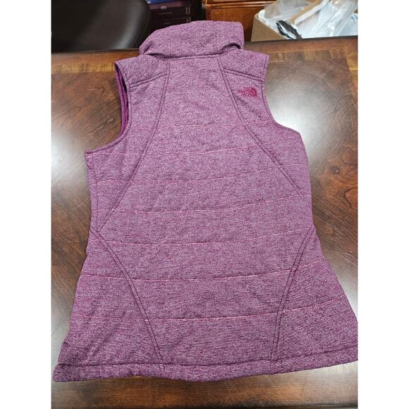 The North Face Women’s Pseudio Puffer Vest Heather Dark Berry Stripe Size S - Picture 3 of 5